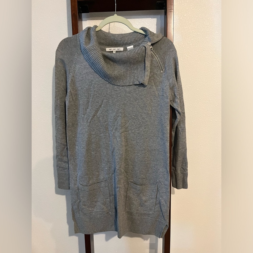 NEW!Beautiful dress long sleeves zipper in the collar long sleeves sizes S NWT